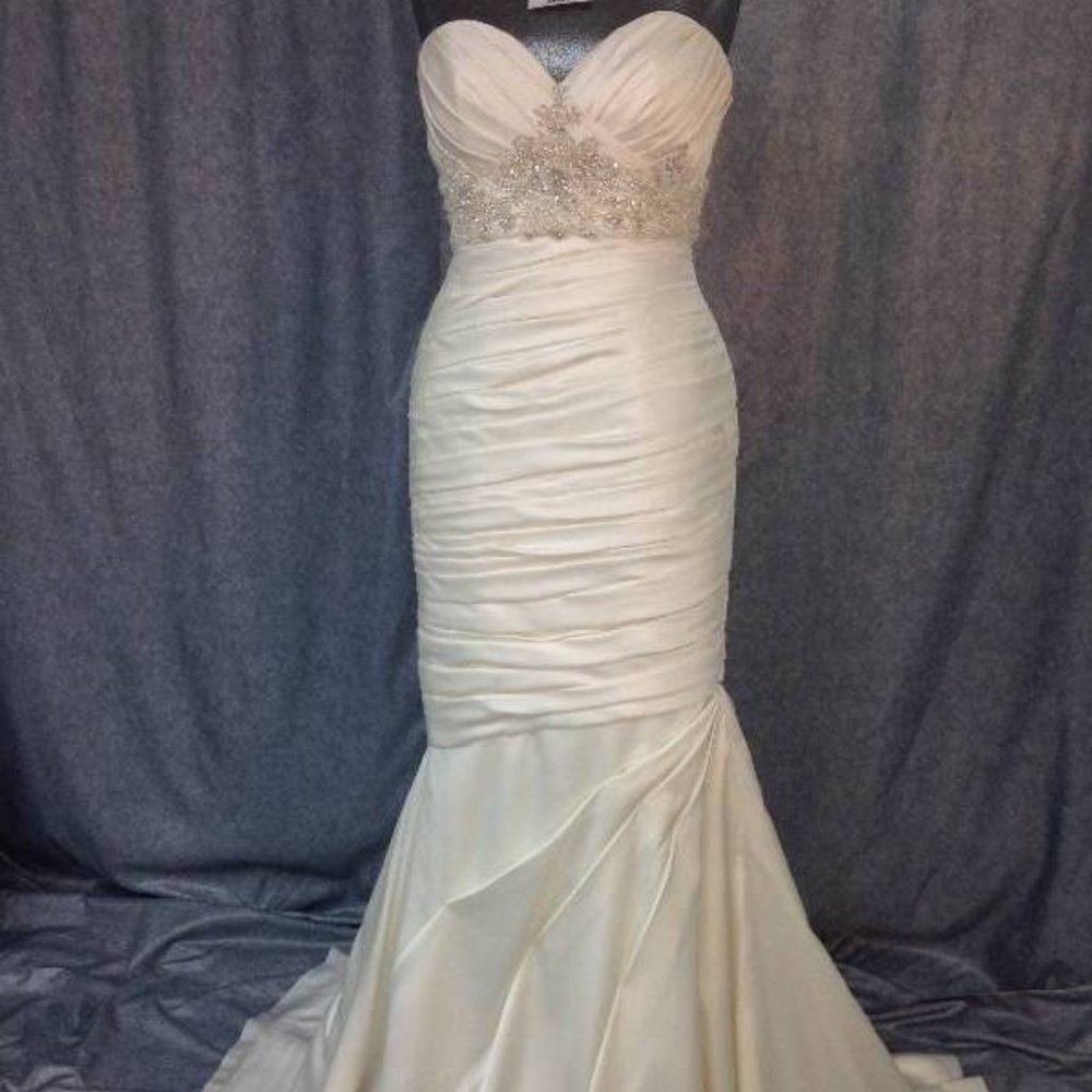CasaBlanca. Style: 2118 wedding dress